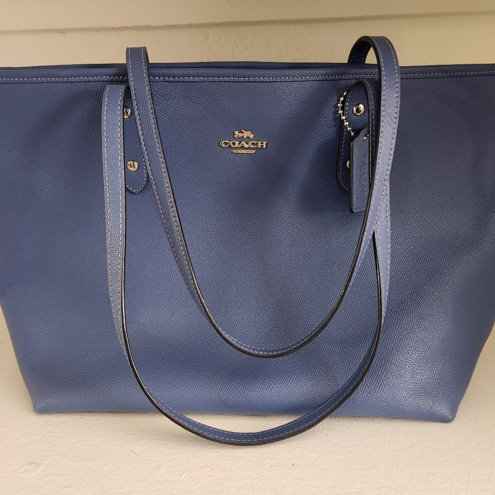 Coach bag like new! Pre-owned, only used once!